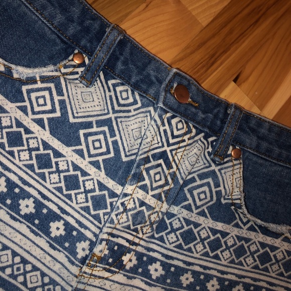 Patterned Jean Shorts - Picture 2 of 7